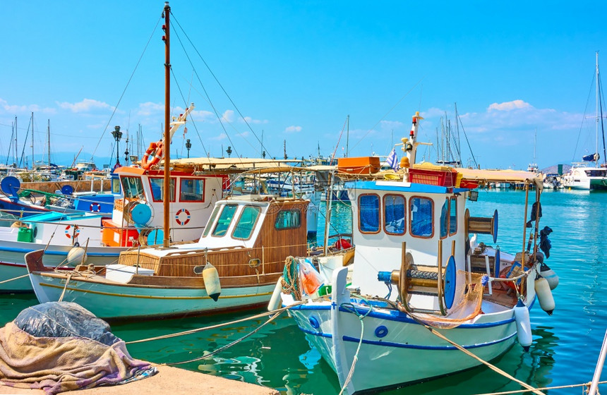 希腊Aegina港Fshing船图片