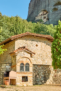 希腊Kastraki村附近Meteora悬崖上的希腊和修道院图片