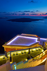 希腊圣托里尼岛和爱琴海的夜景图片