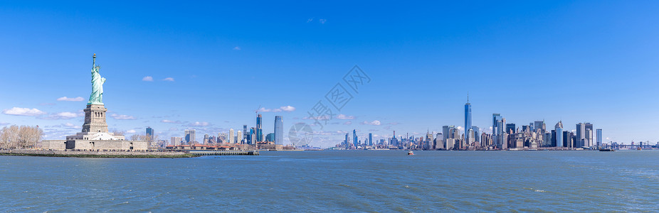 曼哈顿市中心天线摩大楼背景的全自由女神像纽约市州美国市地标旅行目的和城市景色概念背景图片