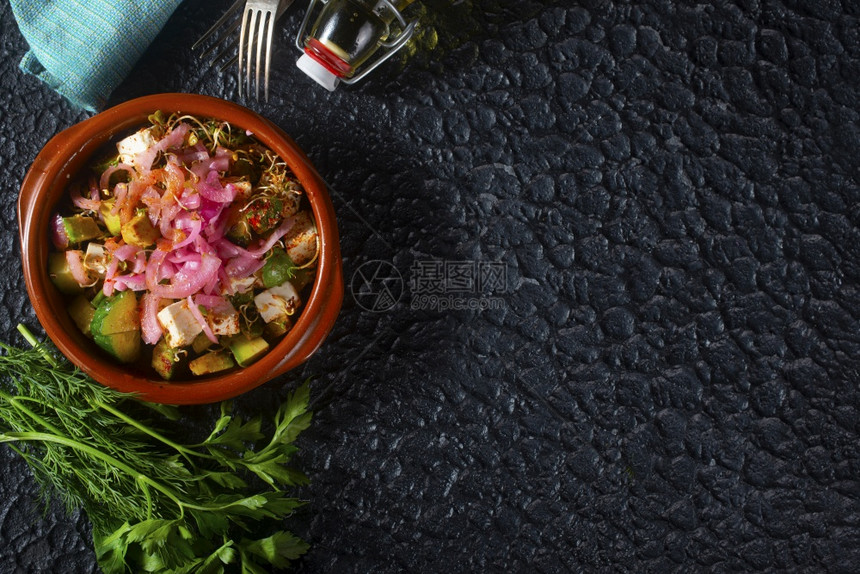 沙拉加伏卡多和其他蔬菜沙拉加阿伏卡多和熏辣椒图片