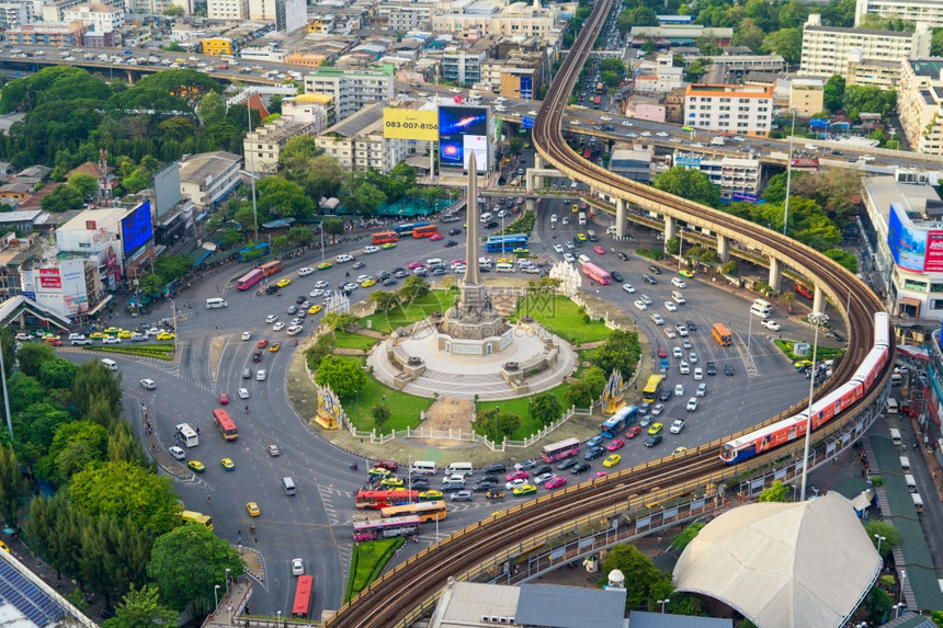 曼谷胜利纪念碑的空中景象图片