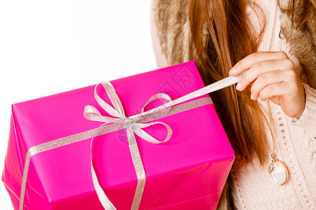 带银丝的无位粉红圣诞节礼物盒含色概念的女孩不带位礼物盒图片