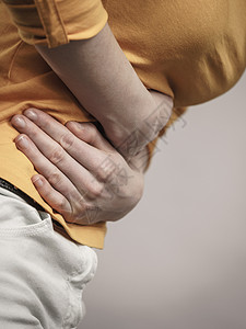 保健概念Bellyache消化不良或经期年轻无法辨认的女患灰色腹痛的胃女腹背景图片