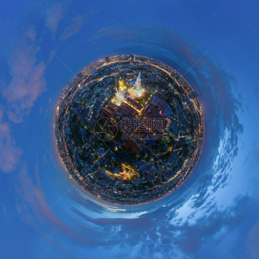 曼谷法西查罗安区WatPaknamPhasiChanoenTemple的巨金佛空中观察全景曼谷泰国城镇下市图片