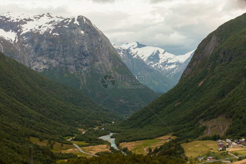 旅游假期和行夏季山地景观与美丽的克伦山谷挪威斯堪的纳维亚SognogFjordanein县的Stryn市斯堪的纳维亚挪威山地景观图片