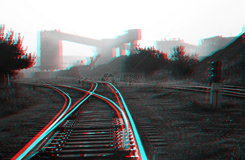 充满铁路的戏剧工业景观闪烁效应图片