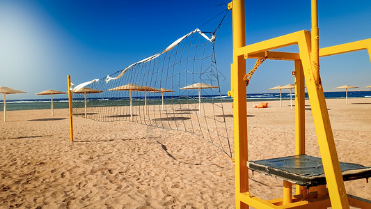 风景晴朗的一天海滩排球场的美景暑假活跃运动图片
