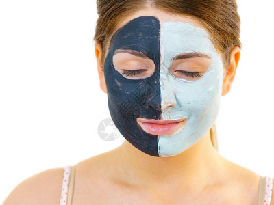 皮肤黑白对比下半张脸白泥有土卡波黑面罩的妇女照顾油色的女童美容程序皮肤护理面戴黑白泥罩的女童脸戴黑白泥面罩的女童脸戴黑白面罩的女童背景
