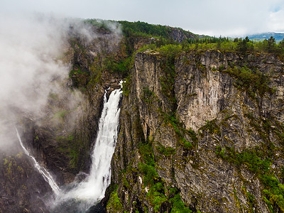 哈丹格维达沃林斯弗森瀑布绿色夏季山丘马博达伦峡谷挪威全国旅游者Hardangervidda路线旅游者Rv7Eidfjord观光旅游挪威马博背景
