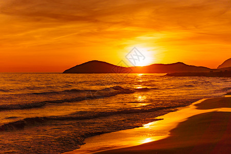 卡尔卡塔日落在海面上滨风景卡尔布兰克海滩穆尔西亚班牙背景