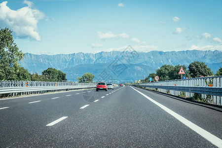 夏日高速公路旅行图片