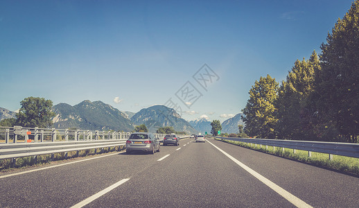 夏日高速公路旅行图片