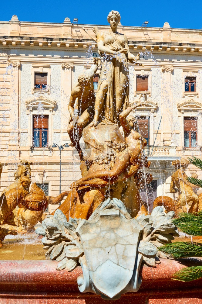 意大利西里岛锡拉丘兹市Diana喷泉前视线图片