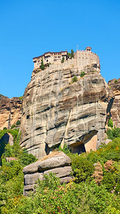 希腊Meteora山悬崖顶上的Varlaam修道院希腊里程碑背景图片