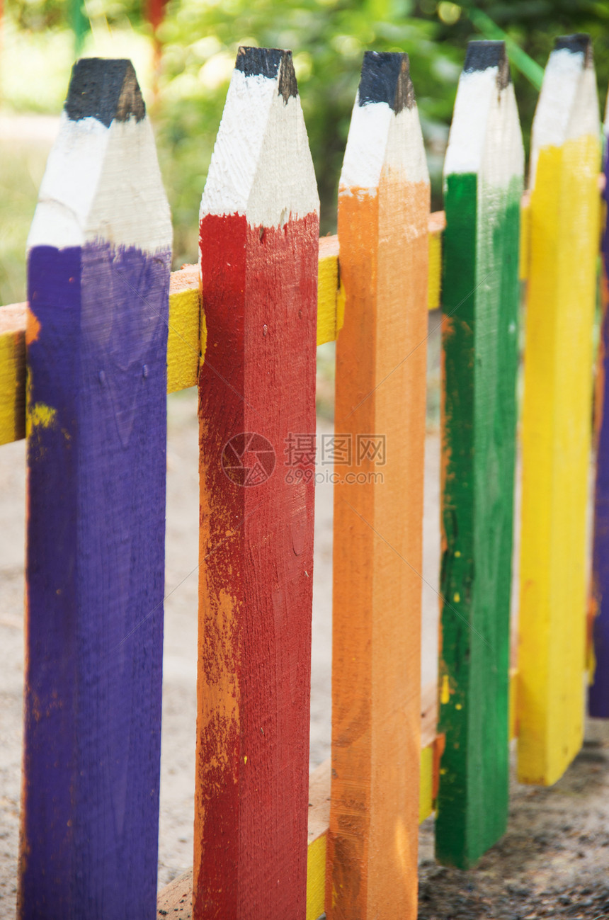 彩色铅笔围栏图片