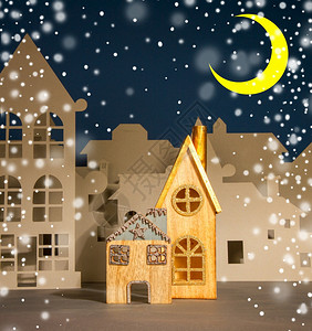 一街的纸板和砍柴房屋仿照欧洲一个小可爱城市的黑暗蓝背景和雪图片