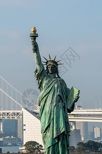 自由神像和彩虹桥日本东京小田图片