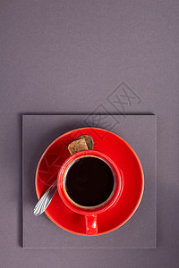 灰色底质地咖啡杯作为最低限量概念背景图片