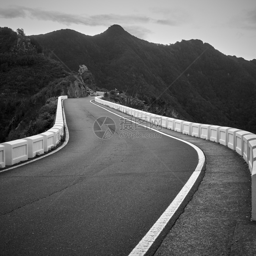 弯曲道路的视角TenerifeTheCanaries黑白摄影风景图片