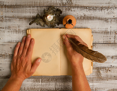 空白的旧日记作者和r手和写作提供墨羽笔图片