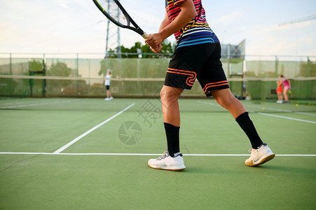 积极健康的生活方式人们玩运动游戏健身运动网球员户外法庭培训图片