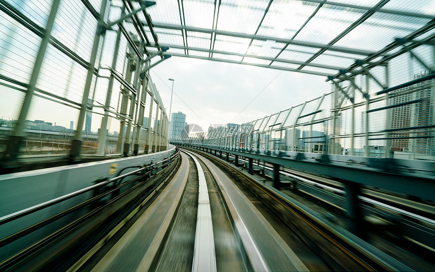 在城市铁路隧道中列车前视线以温和运动模糊老式过滤器移动运输概念和动模糊背景抽象图片