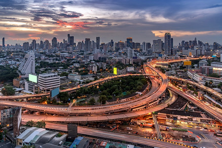 曼谷市中心高速公路的空中图像图片