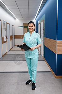穿制服的医生务工作者药和保健院的专业保健诊所的微笑女医生图片