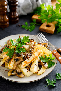 炒土豆和辣椒蘑菇图片