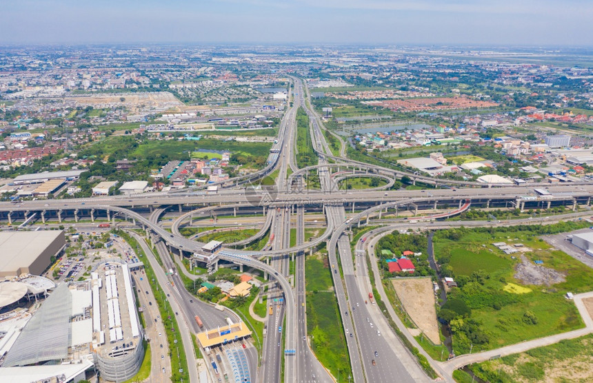 高速公路交界处连接建筑概念图片