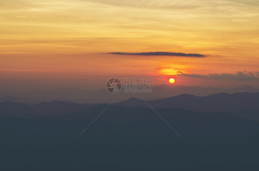 森林山区热层自然日落背景古代图像过滤器图片