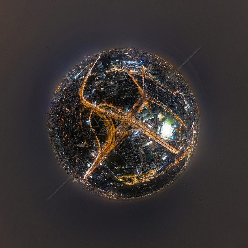 环球360度小行星高速路口驾驶汽车的空中观察全景连接建筑概念网络的桥路泰国曼谷夜间图片