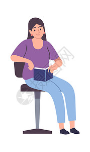 女读者坐在椅子上读书图片