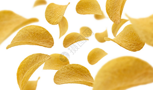 飞舞黄色花瓣白色背景的马铃薯片背景