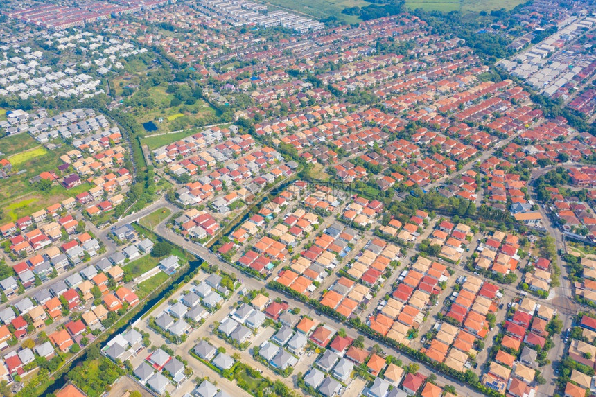 对住宅区的空中观察从上到下的城市住房开发最顶尖的视野泰国曼谷市的房地产图片