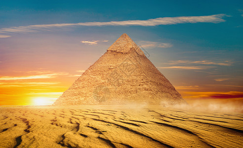 沙漠和清空天中的埃及金字塔沙漠中的图片