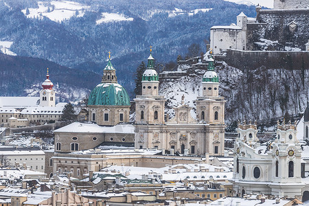 萨尔茨堡雪地大教堂冬季历史中心图片