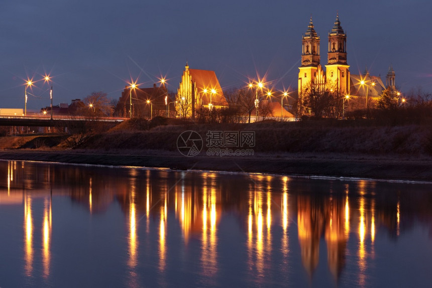波兹南大教堂圣彼得和保罗的彼得和保罗大教堂晚上在波兰兹南沃塔河大教堂日落波兰图片
