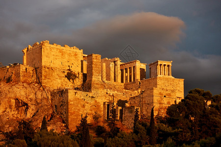 希腊日落时在雅典的大都会希腊风景具有里程碑意义图片