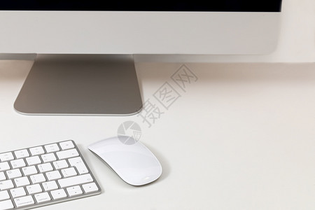 白背景上的键盘和鼠白背景上的键盘和鼠标图片