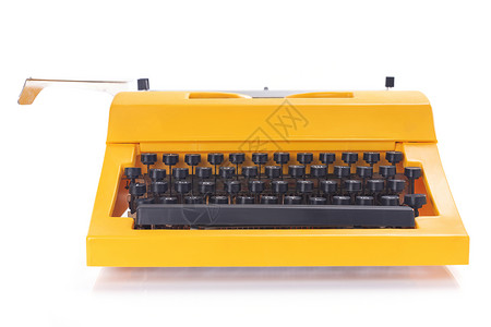 白色背景的老式旧复古机以白色背景隔离的老式打字机图片