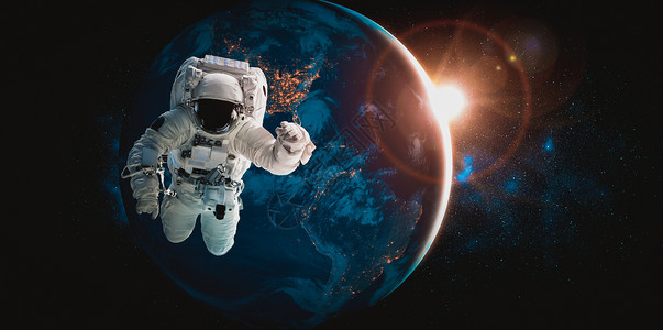 退格宇航员在为外层空间站工作时从事空间行走宇航员在空间运行时穿戴完整的太空服由美国航天局空间宇员照片提供的这一图像元素宇航员在空间站背景