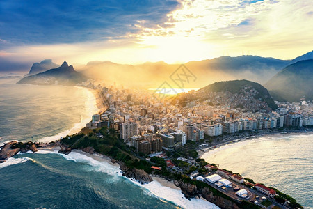 里约热内卢的科帕卡巴纳和伊内马海滩高清图片
