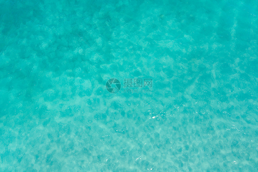 夏季安达曼海的清蓝绿宝石水的空中顶层视图海洋物质表面图案水结构壁纸背景图片