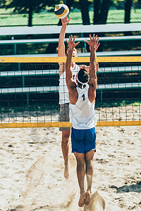 游戏中海滩排球玩家图片