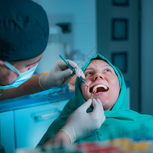 安装牙科植器成套工具箱型假牙医图片