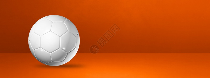 3D插图挂在橙室横幅上的白足球高清图片