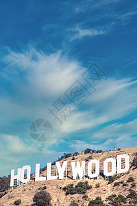 电影城20年8月在蓝天的洛杉矶好莱坞标志背景