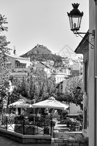希腊雅典Plaka区旧街有露天咖啡厅希腊雅典城市风景黑白摄影图片